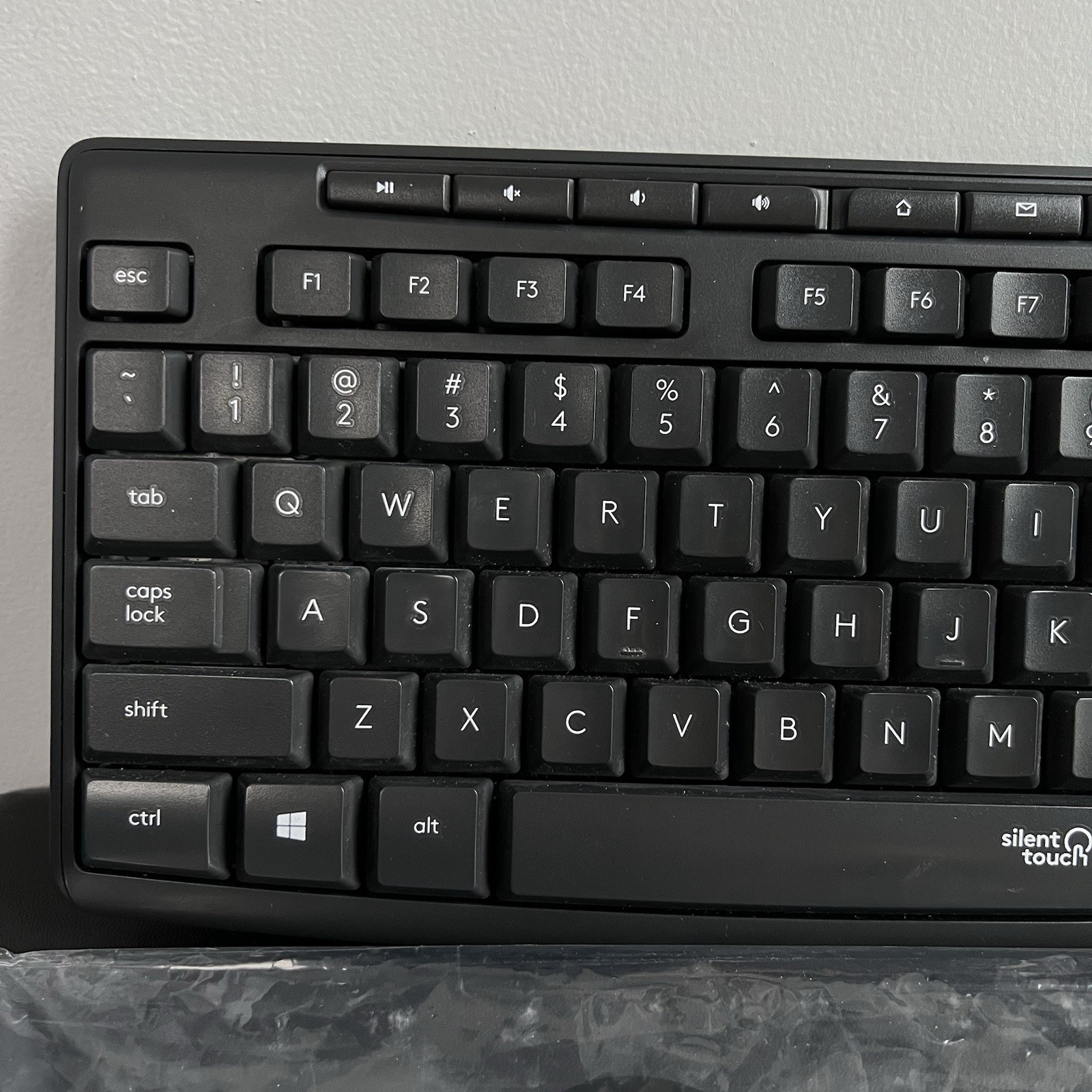 Logitech MK295 Silent Wireless Keyboard & Mouse Combo Full Size Black