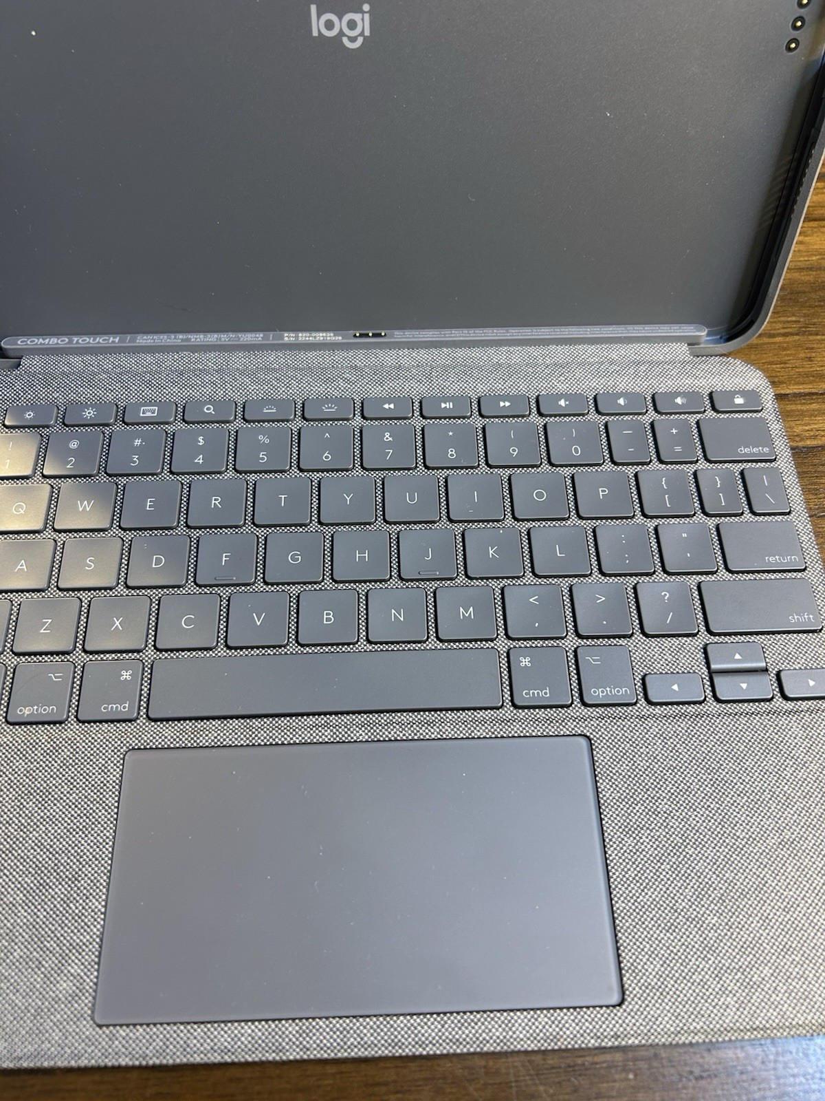 Logitech Combo Touch Keyboard Case w/ Trackpad for iPad Pro 11” 1st 2nd 3rd Gen