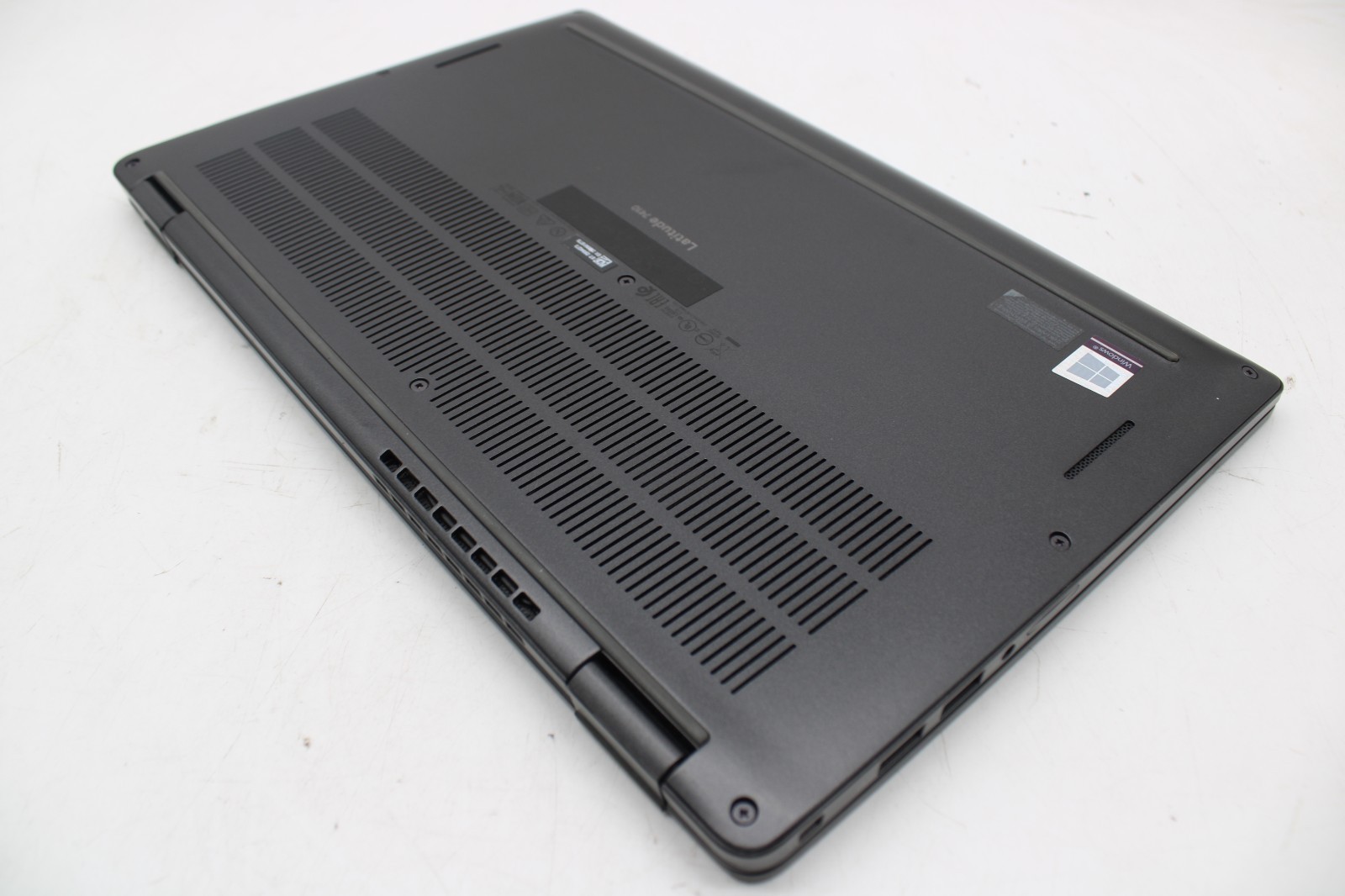Dell Latitude 7410 – W11 Pro, 256GB NVMe, 16GB RAM, Intel i7-10610U, Full HD