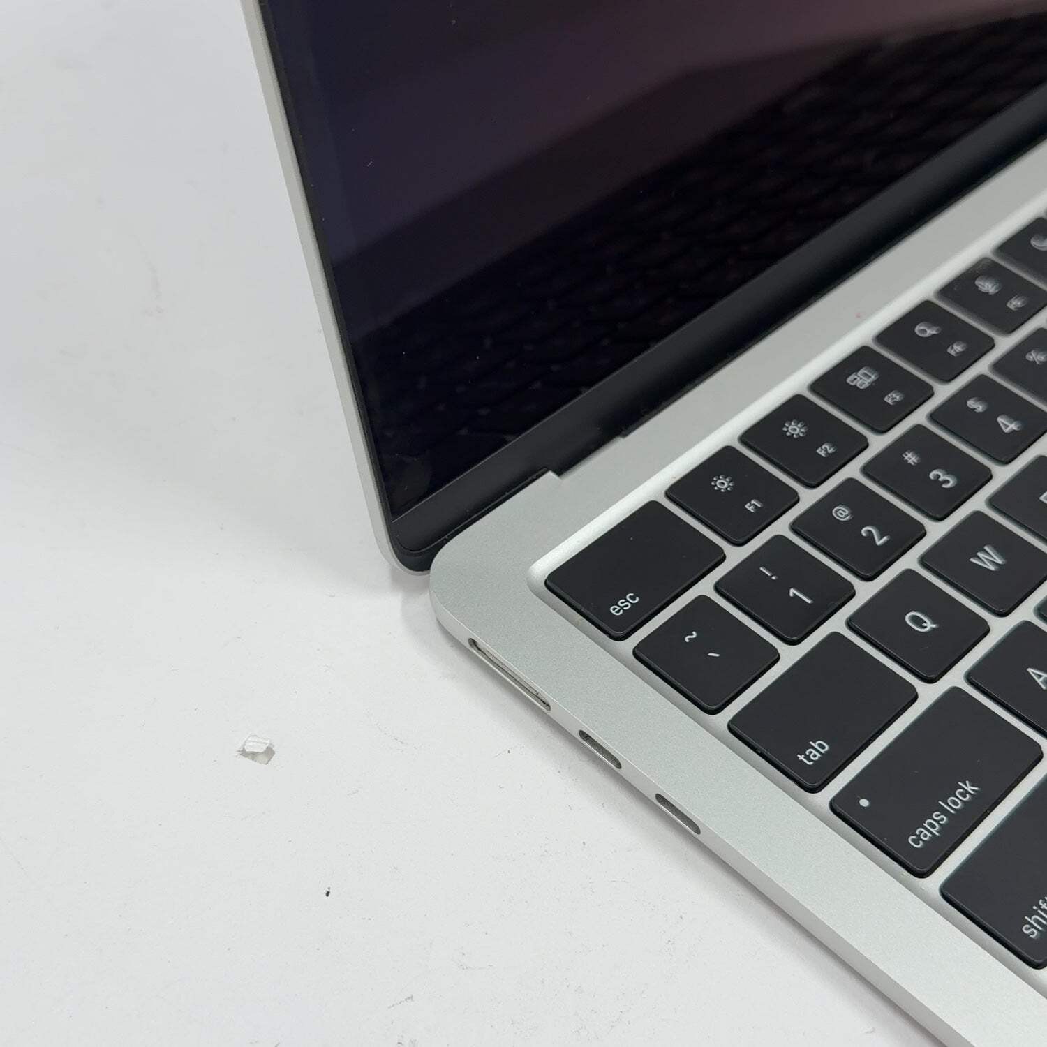 2024 Apple MacBook Air 13.6″ M3 8C GPU 4.0GHz 16GB RAM 256GB SSD MC8H4LL/A