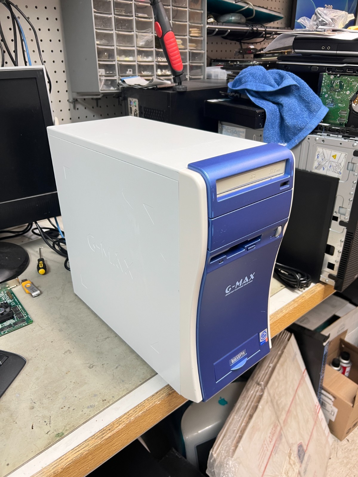 RARE GIGABYTE G-MAX Pentium 4 Gaming System – 2.0Ghz 384MB DDR Geforce 6200 AGP