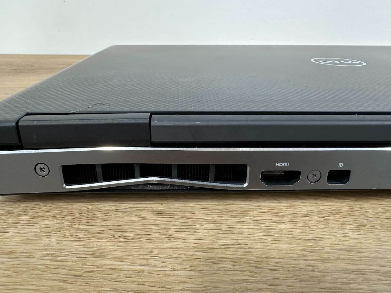 Dell Precision 7730 Xeon E-2186M 32GB DDR4 Intel UHD P630 512GB SSD 2018