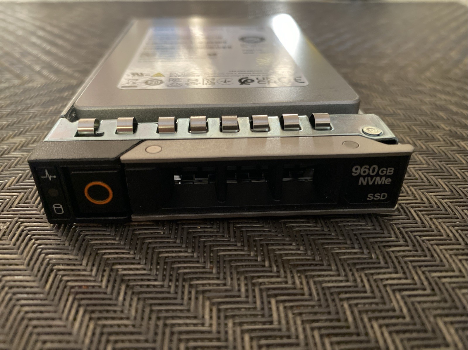 Dell SK Hynix PE8110 960GB PCIe Gen4 HFS960GEETX099N 2.5 Inch NVMe U.2 SSD