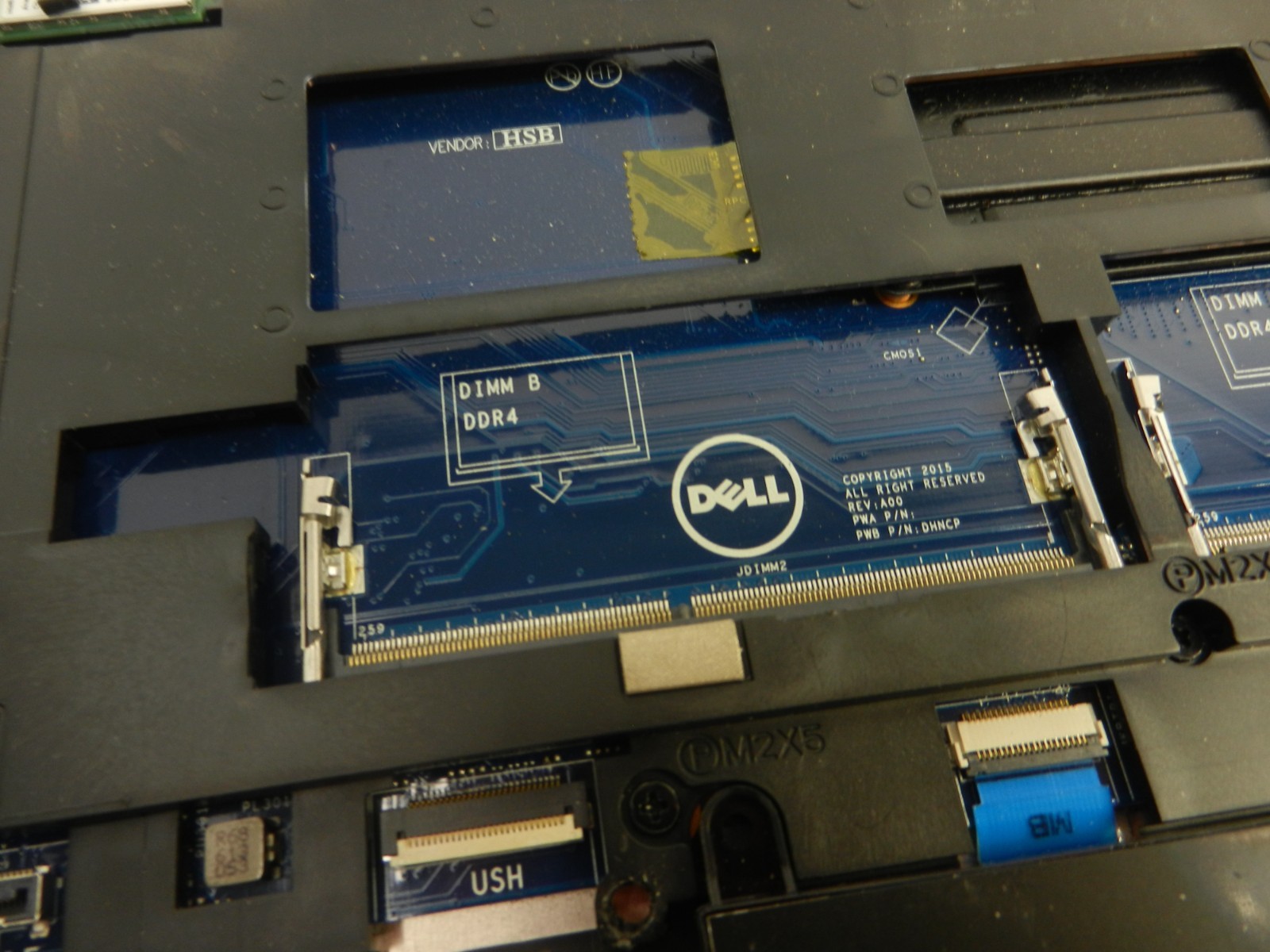 Dell Latitude E5570 Laptop CORE i5-6200U @ 2.40Ghz / NO Ram / NO SSD * READ ME *