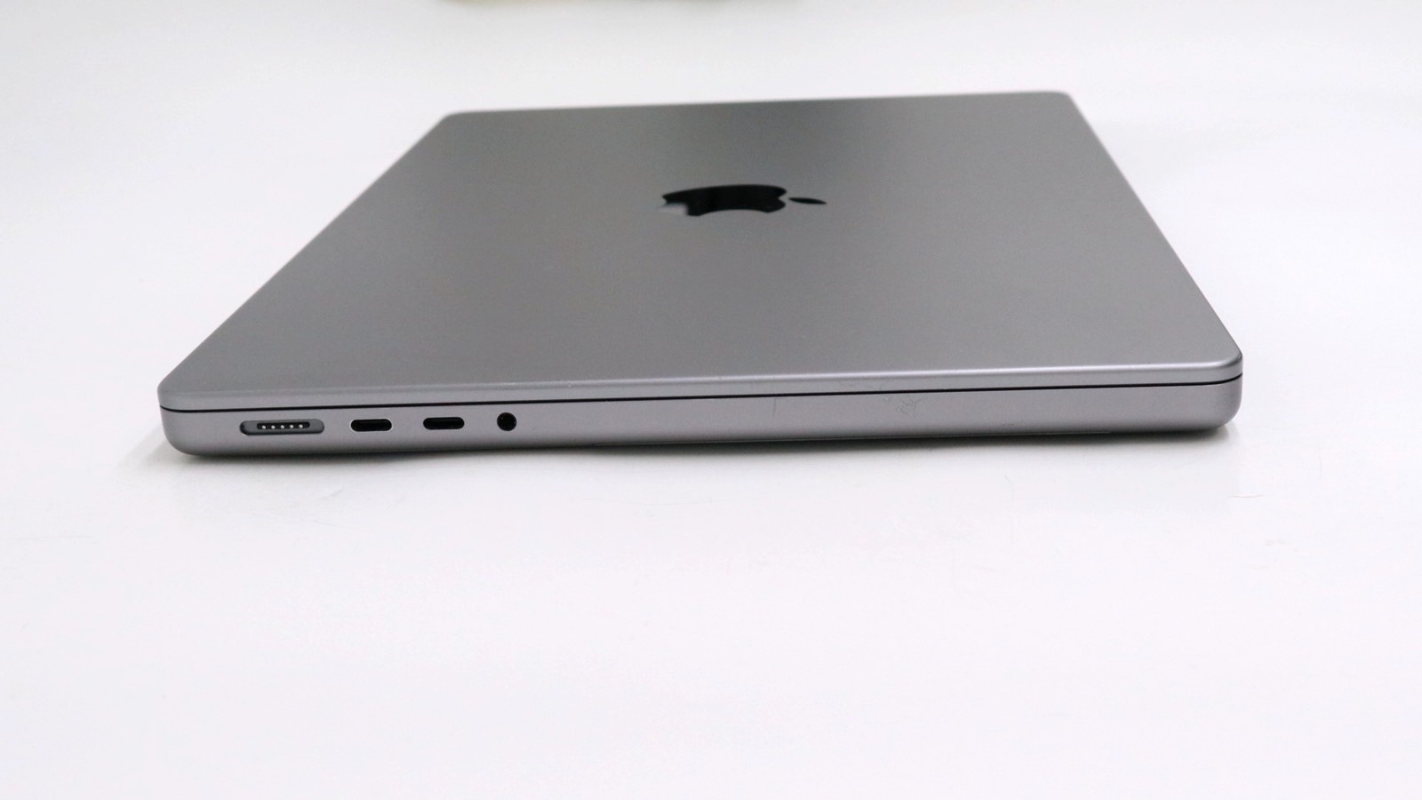 Apple Macbook Pro 14″ M1 Max 10-Core 32GB 512GB – Fair READ DESC