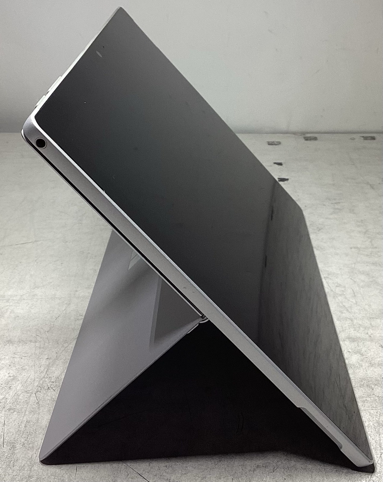 Microsoft Surface Pro 5th Gen Intel Core i5-7300U @ 2.6GHz 8GB RAM 256GB SSD