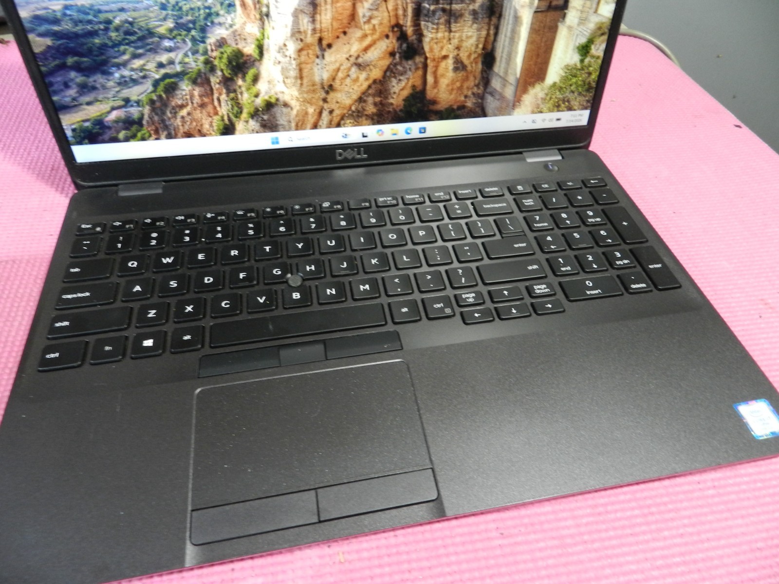 Dell Latitude 5500 | i7-8665U @1.9GHz | 8GB RAM | 256GB SSD Win 11 Pro w/charger