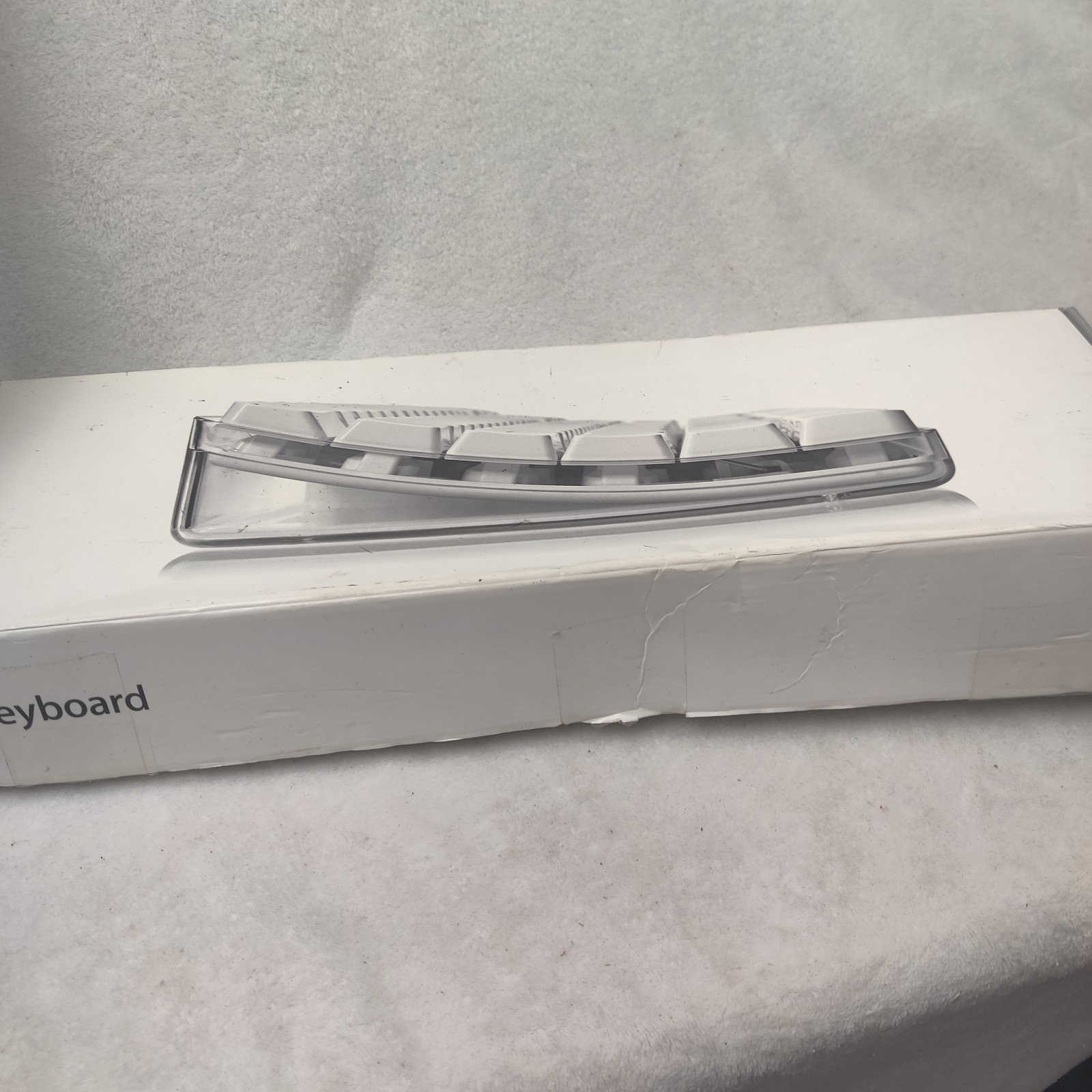 Brand New Genuine Apple A1048 English wired full size USB keyboard
