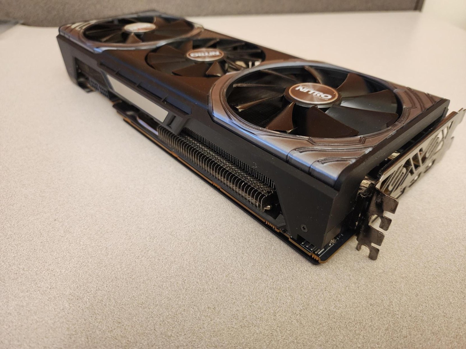 Sapphire NITRO+ Radeon RX Vega 64 8GB HBM2 Graphics Card 11276-01