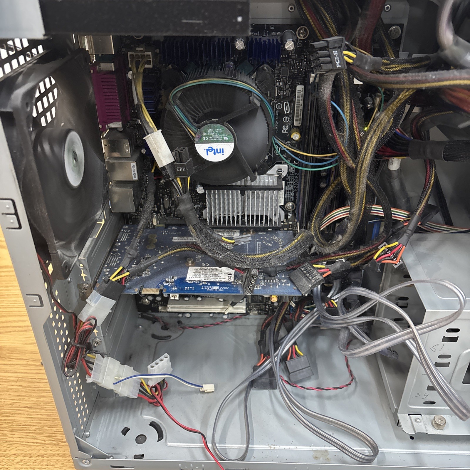 Custom Desktop PC ***Unknown Specs – Turns On***Parts/Repair