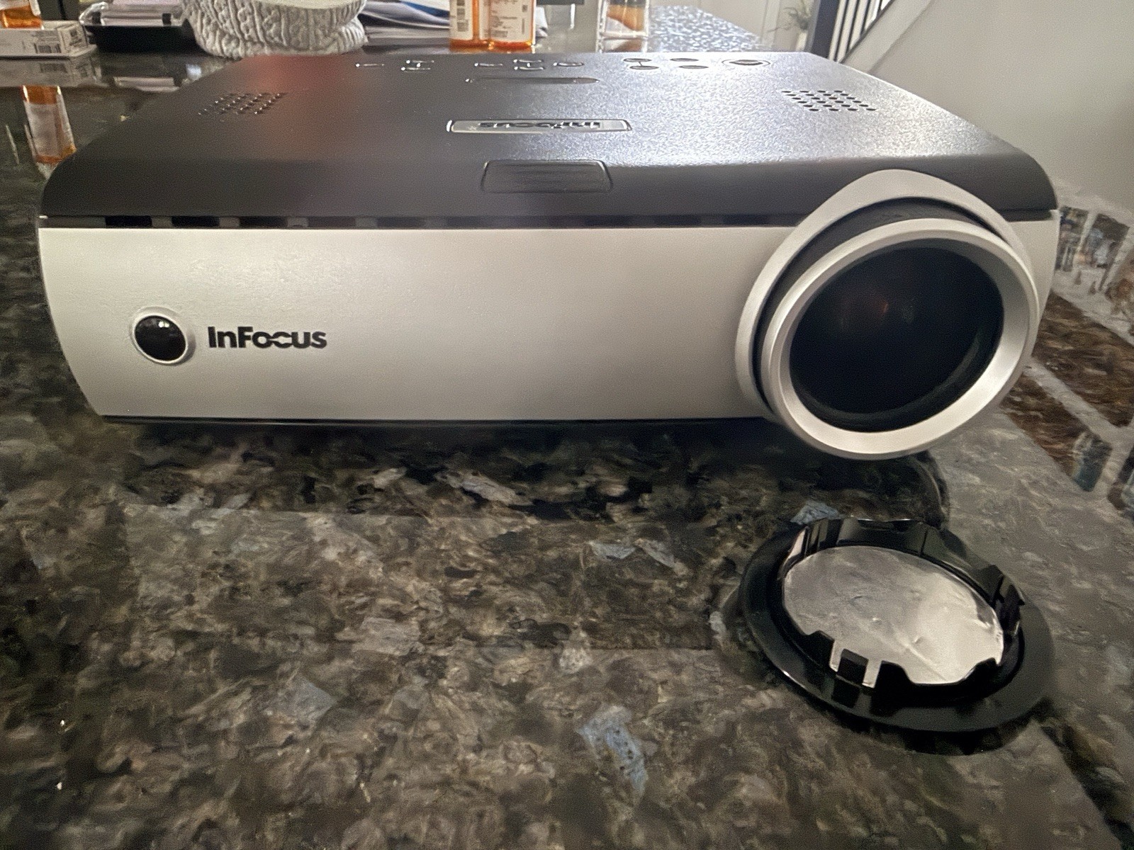 InFocus IN34 DLP Projector Hard Case New Remote Tested Bright VGA S-Video