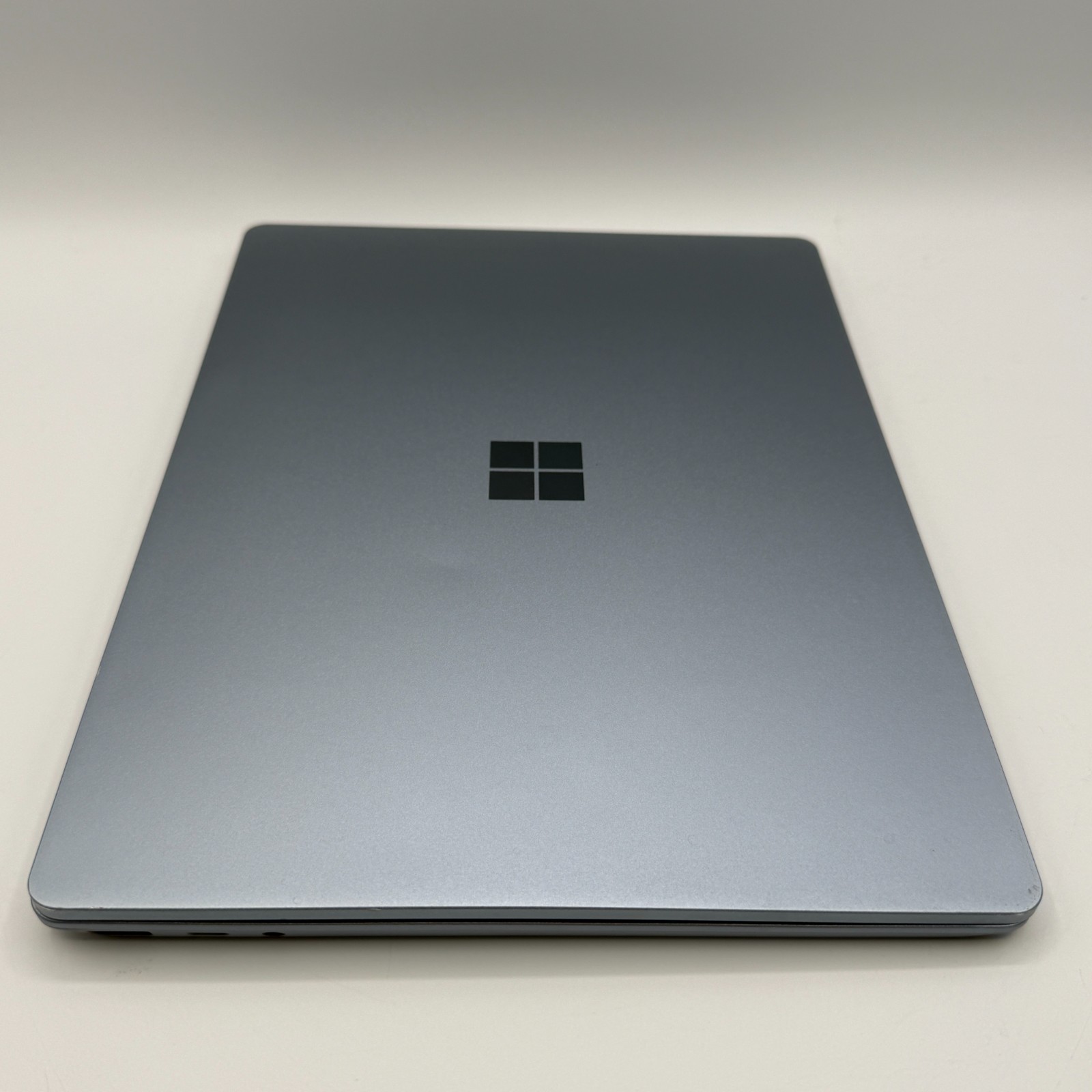 Microsoft Surface Laptop Go 1 1943 12.4″ i5-1035G1 1.0GHz 8GB RAM 128GB SSD TOUC