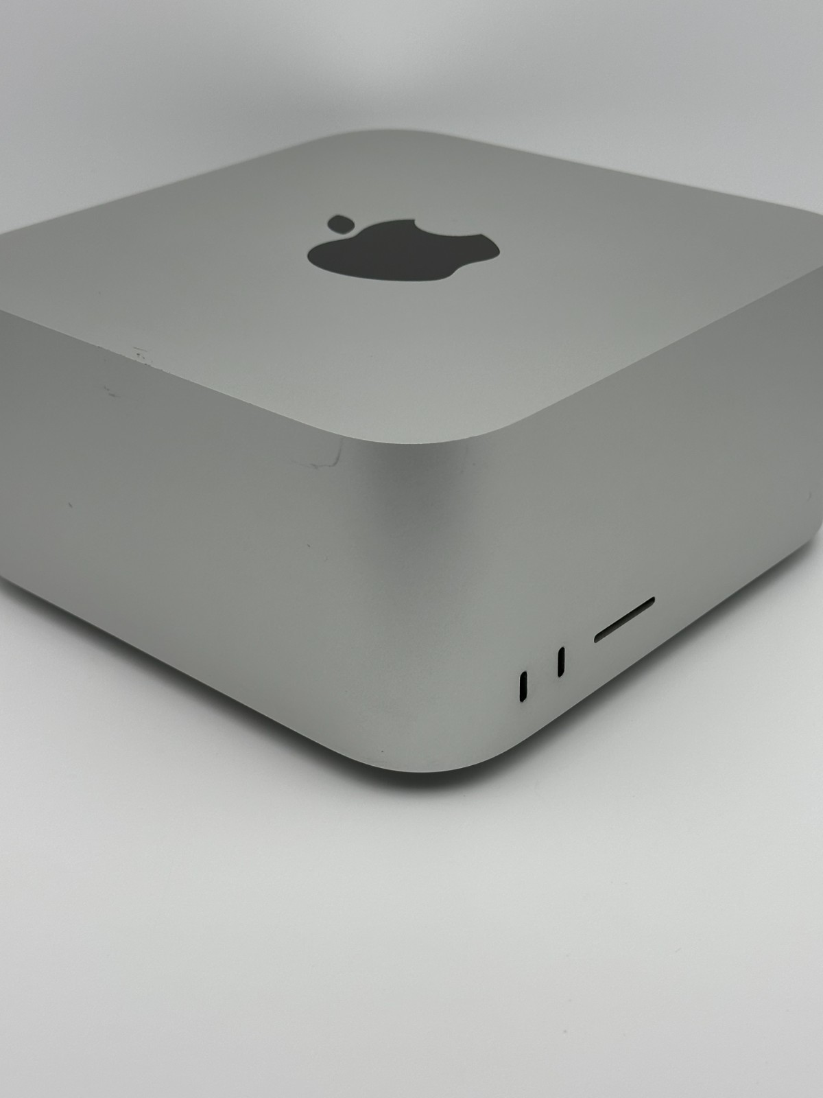 2022 Apple Mac Studio M1 Max Chip 32GB 512GB SSD 24-Core GPU Silver MJMV3LL/A