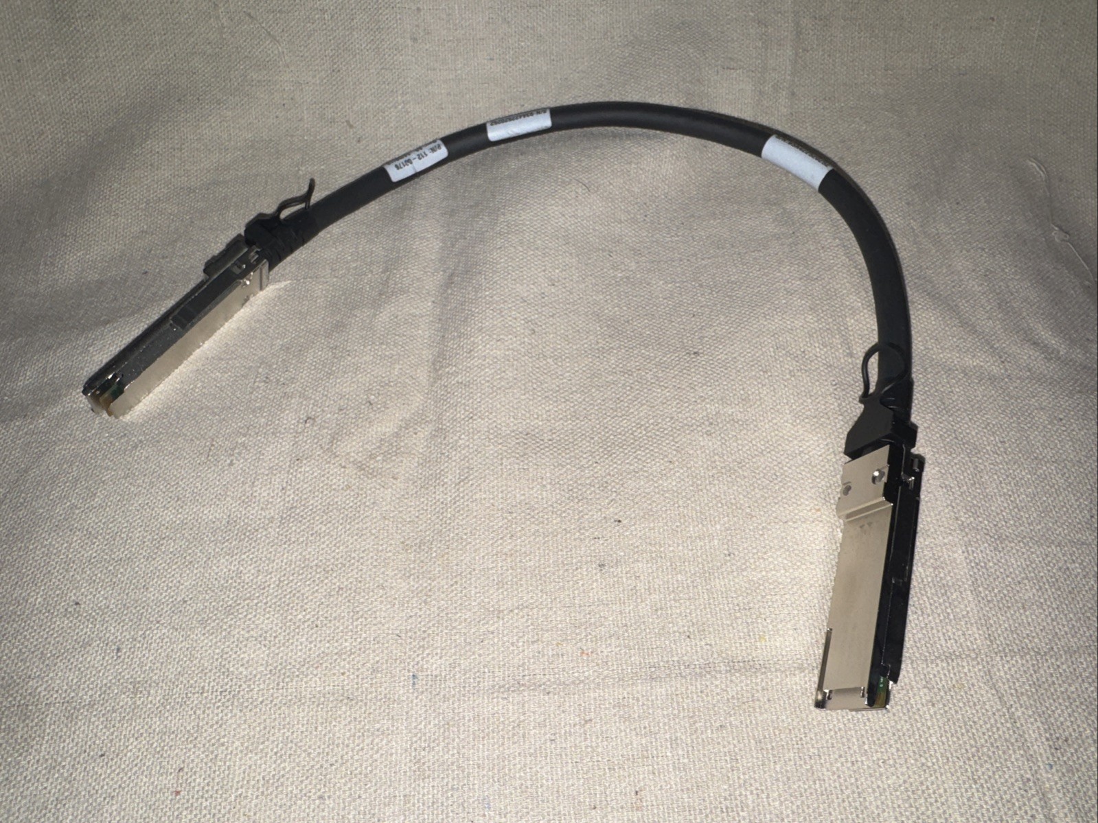NetApp 112-00176 X6557-R6 0.5M 1.6 Ft External SAS Cable QSFP-QSFP
