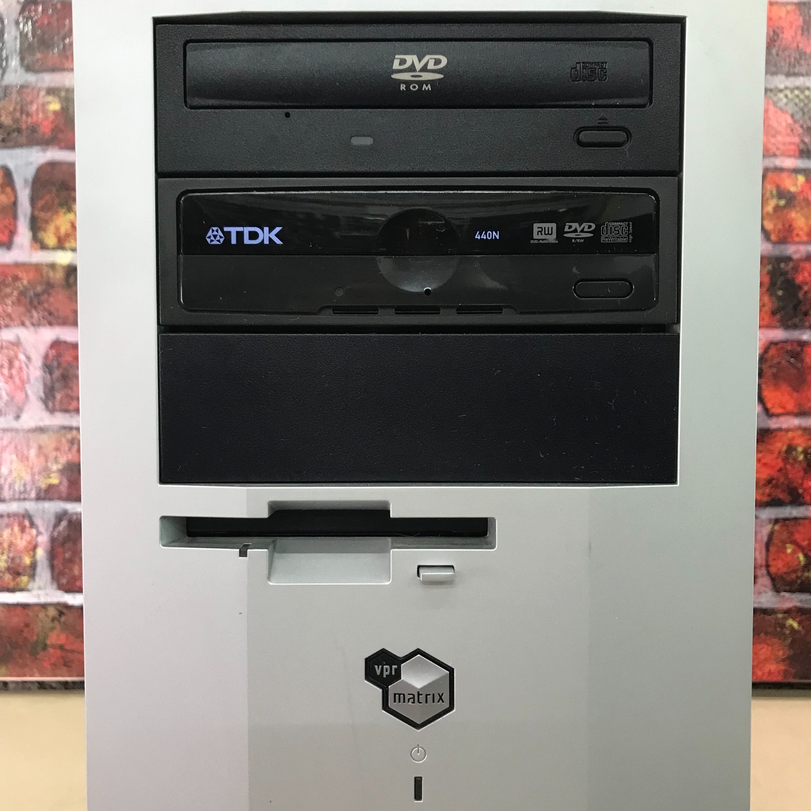 VPR Matrix Desktop PC for Retro Gaming Pentium 4 2.80GHz 512MB RAM (Windows XP)