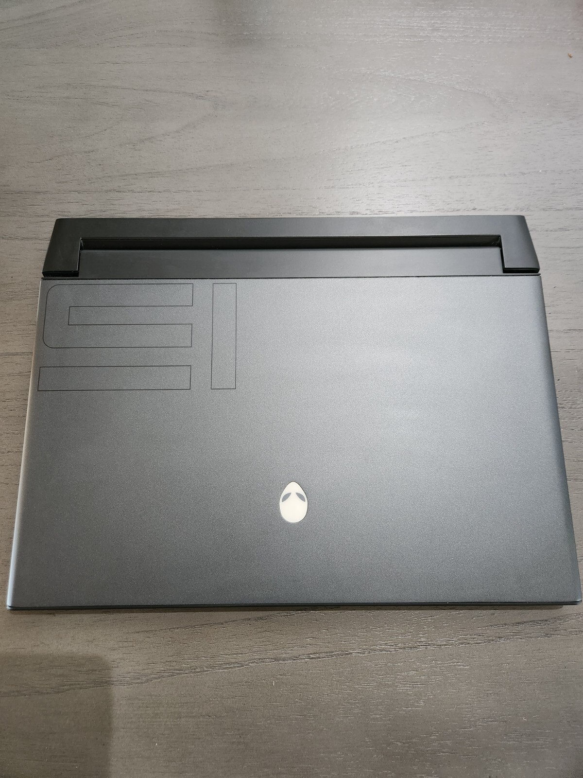 Alienware m15 R4 15.6″ (2TB SSD, Intel Core i7-10870H, 16GB RAM, NIVIDIA 3070)
