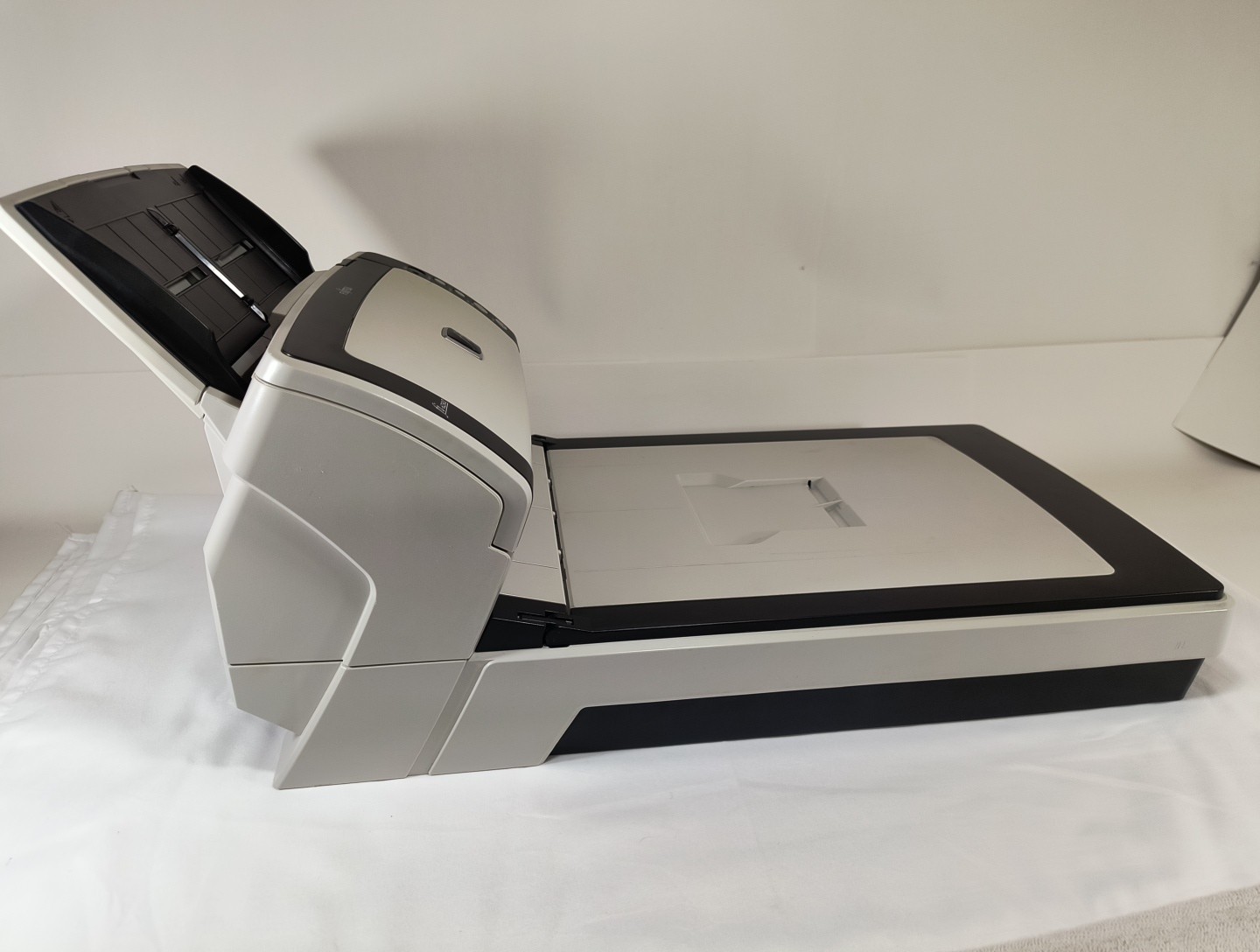 Fujitsu FI-6230Z Full Color Scanner Scanning Bed Works Feeding Tray No Cords