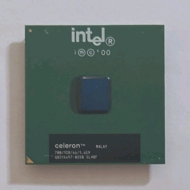 Intel Celeron 700 0.7GHz Socket 370 CPU 128KB L2 66MHz Bus SL48F