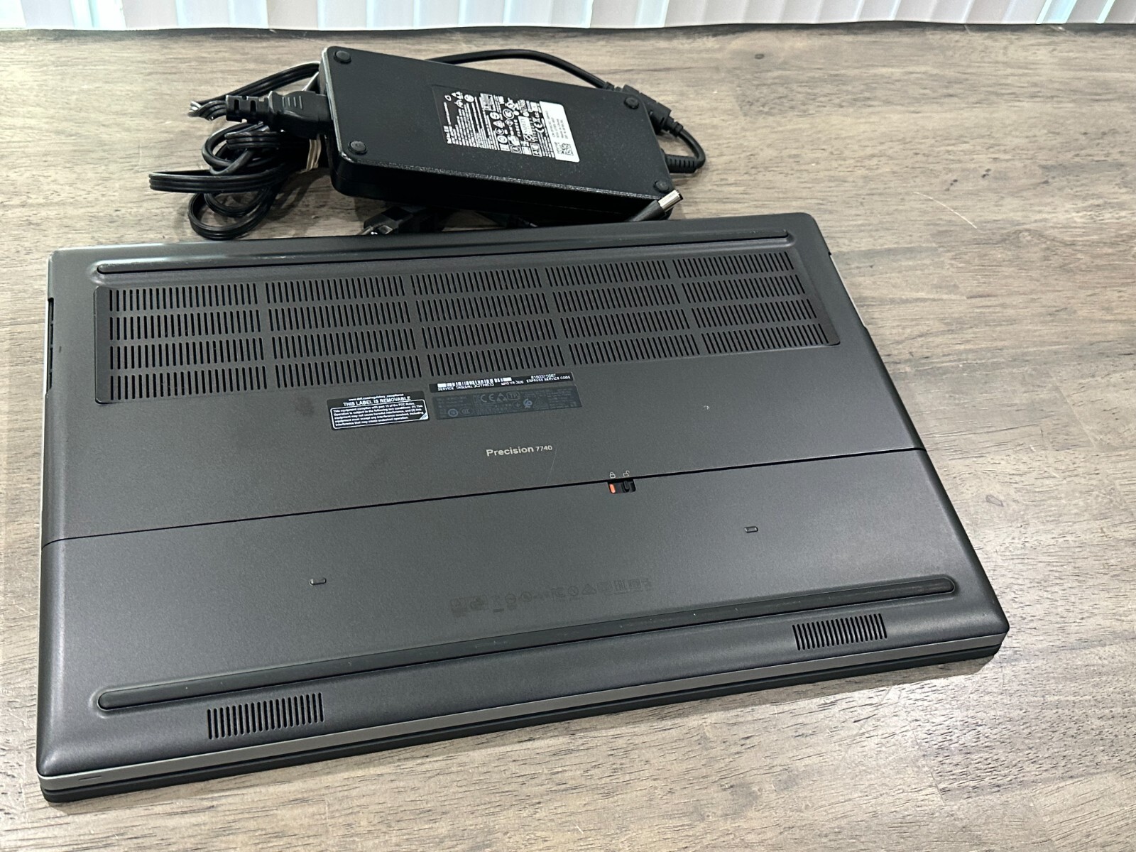 DELL PRECISION 7740 17.3″ i7 9850H 2.6GHz 32GB 1.TB (512GSSDx2) NVIDIA RTX 3000