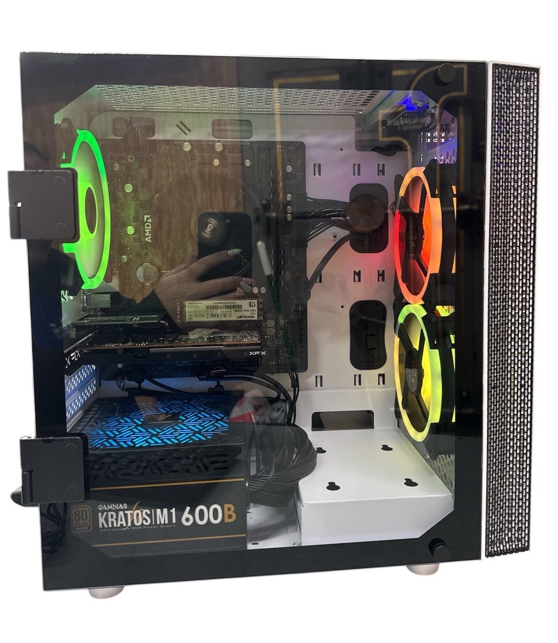 CLX Set Gaming PC – 16GB RAM – 1TB SSD AMD Ryzen 5 5600 6-core – Silent & Sleek
