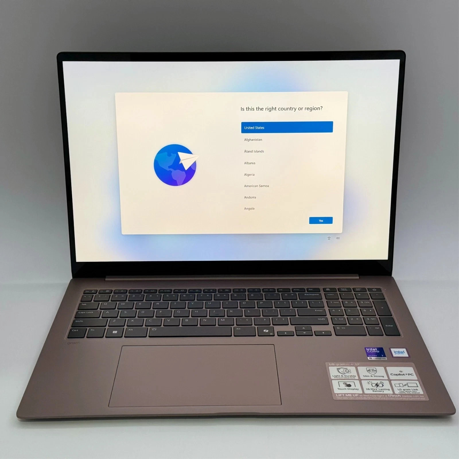 LG gram Max 17″ Touch Laptop Intel Core Ultra 7 355 32GB RAM 1TB Matte Bronze