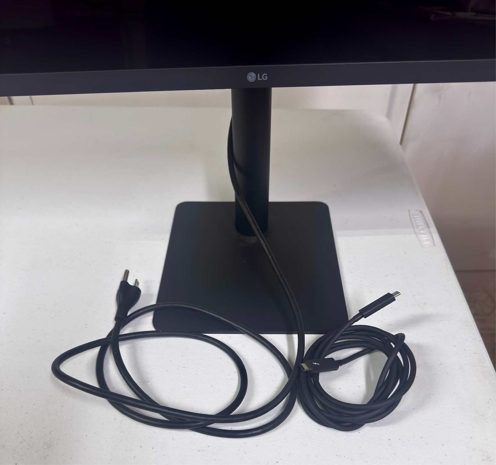 LG UltraFine 4K 24″ Display Monitor 24MD4KL