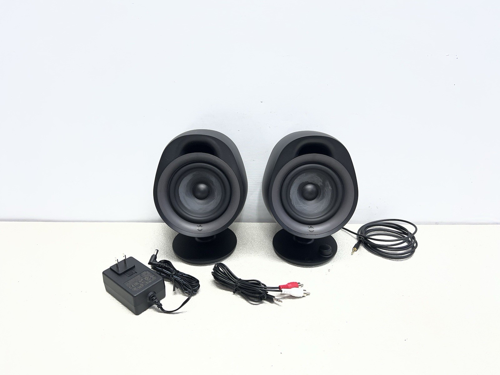 SteelSeries – Arena 3 Bluetooth Gaming Speakers with Polished 4″ Drivers – Black