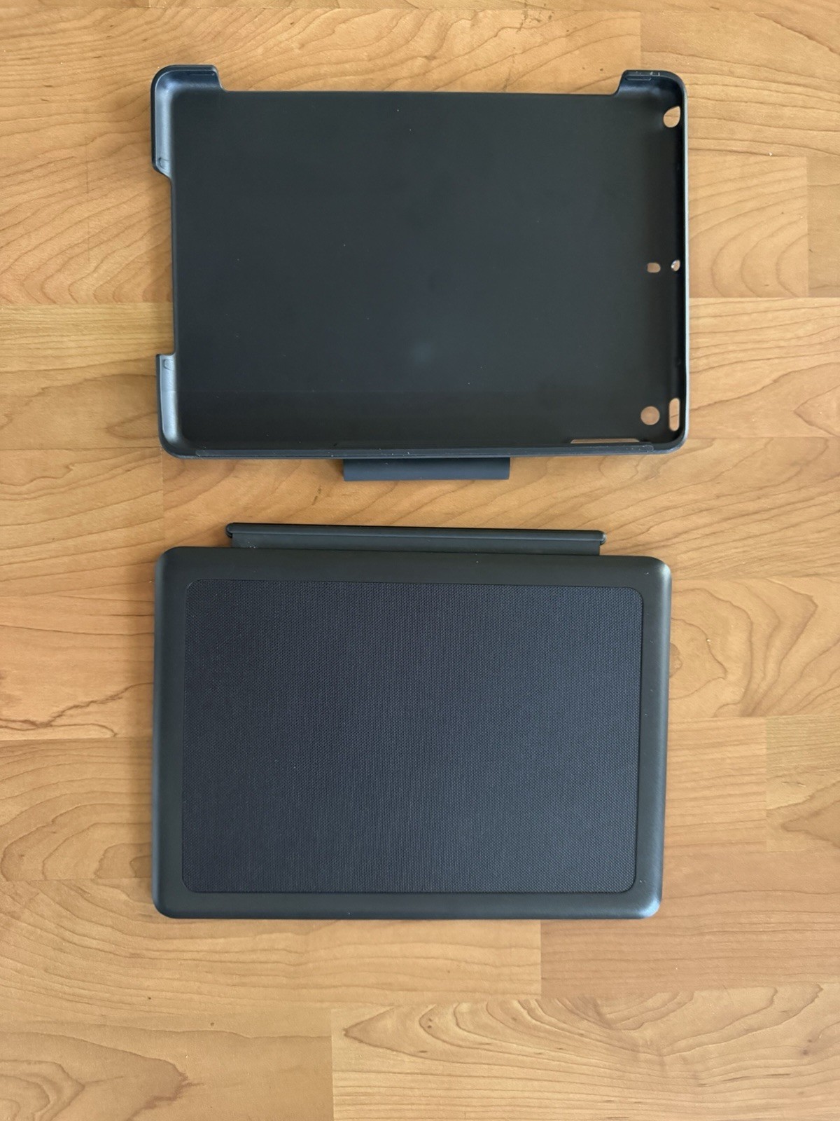 Logitech Combo Touch Keyboard Case for Apple iPad 5th and 6th gen Open Box