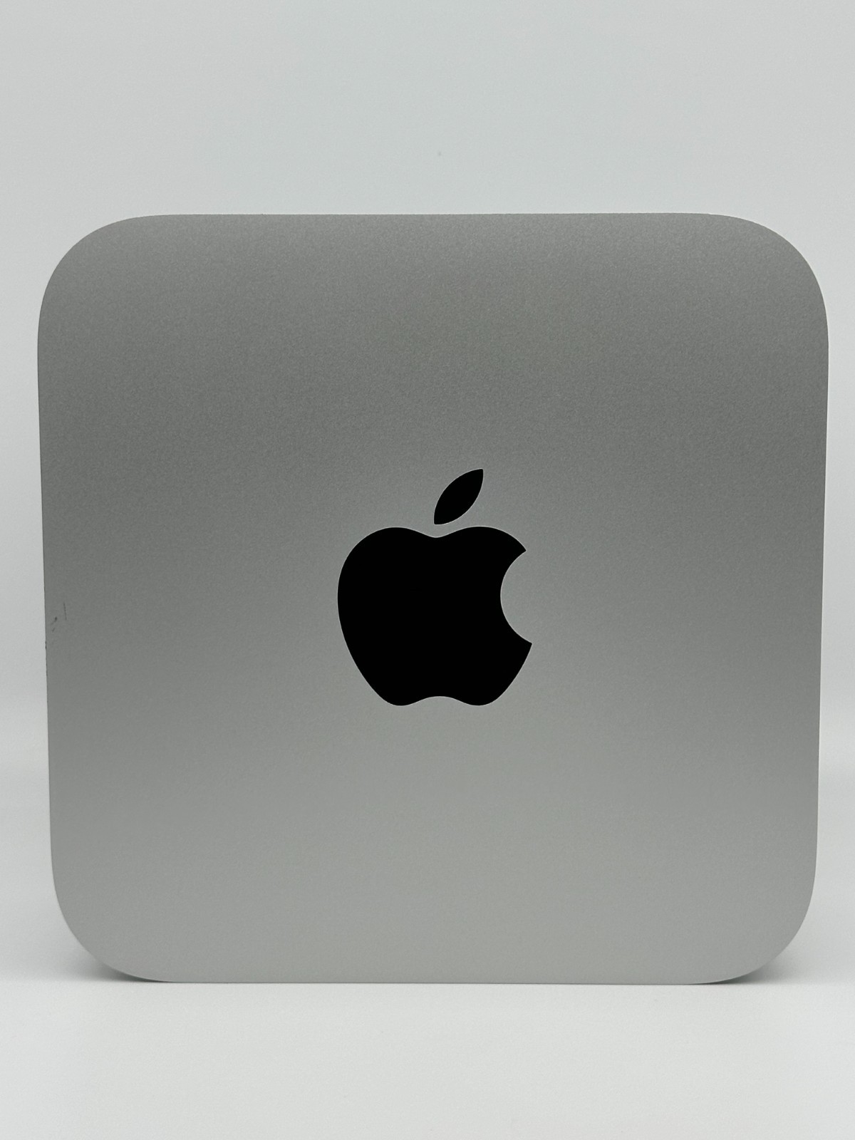 2022 Apple Mac Studio M1 Max Chip 32GB 512GB SSD 24-Core GPU Silver MJMV3LL/A