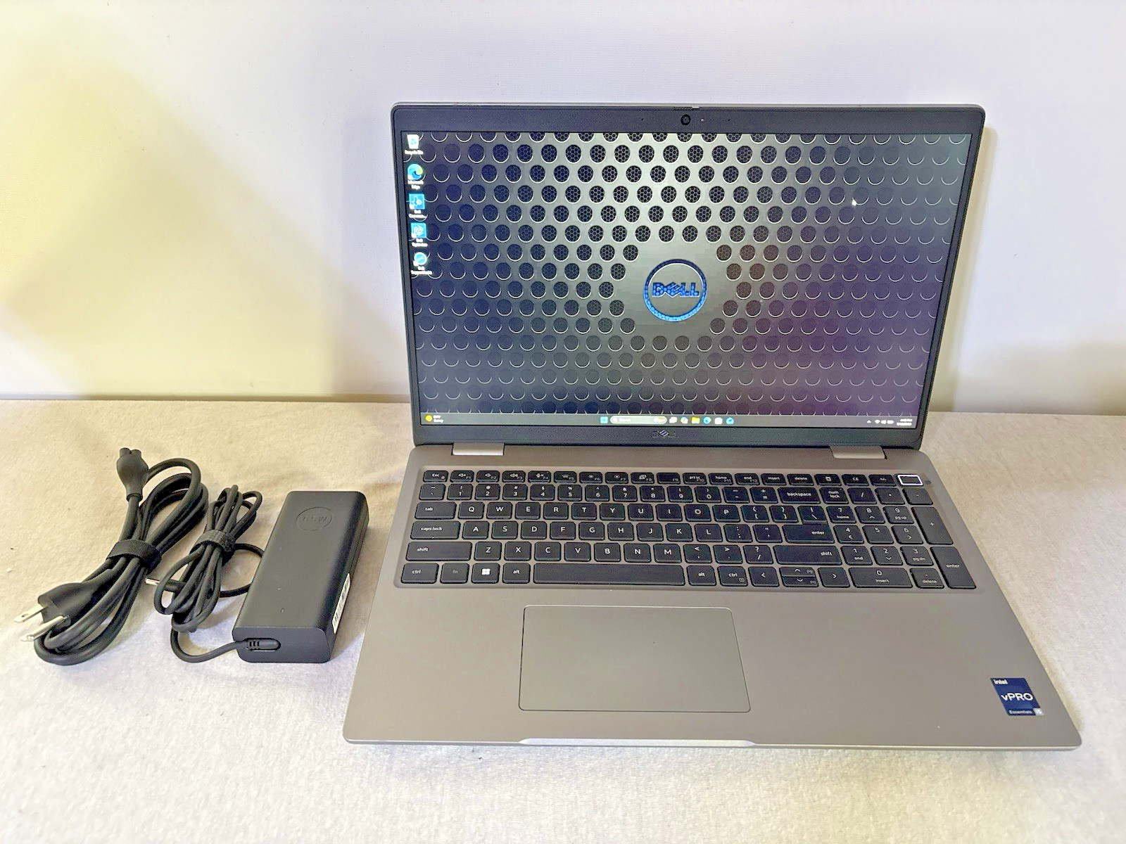 Dell Precision 3580 | CORE i5-1340P @ 1.90GHZ | 256GB SSD | 8GB RAM | W11 Pro