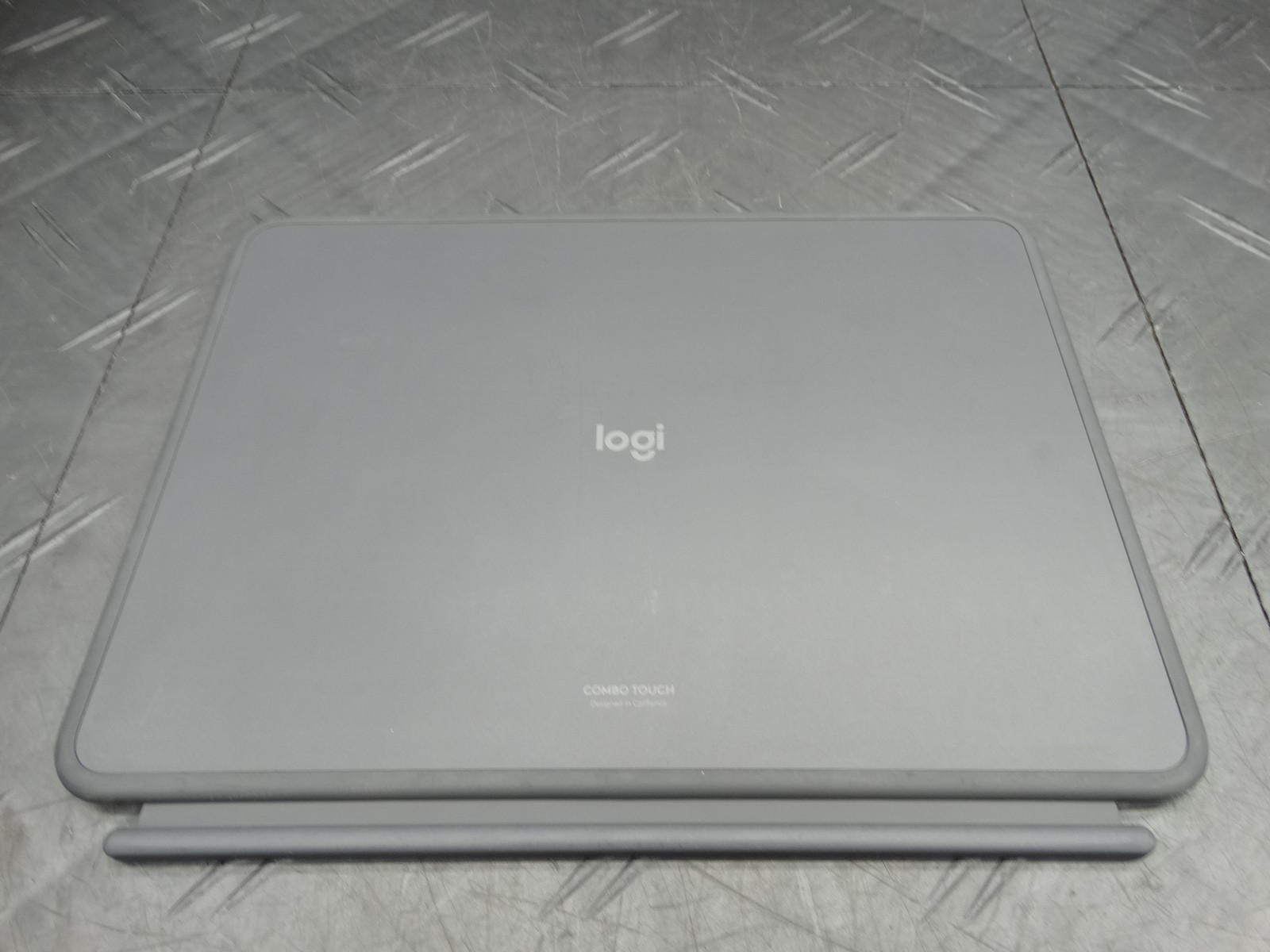 Logitech – Combo Touch iPad Air 11-inch (Oxford Gray) Keyboard Only