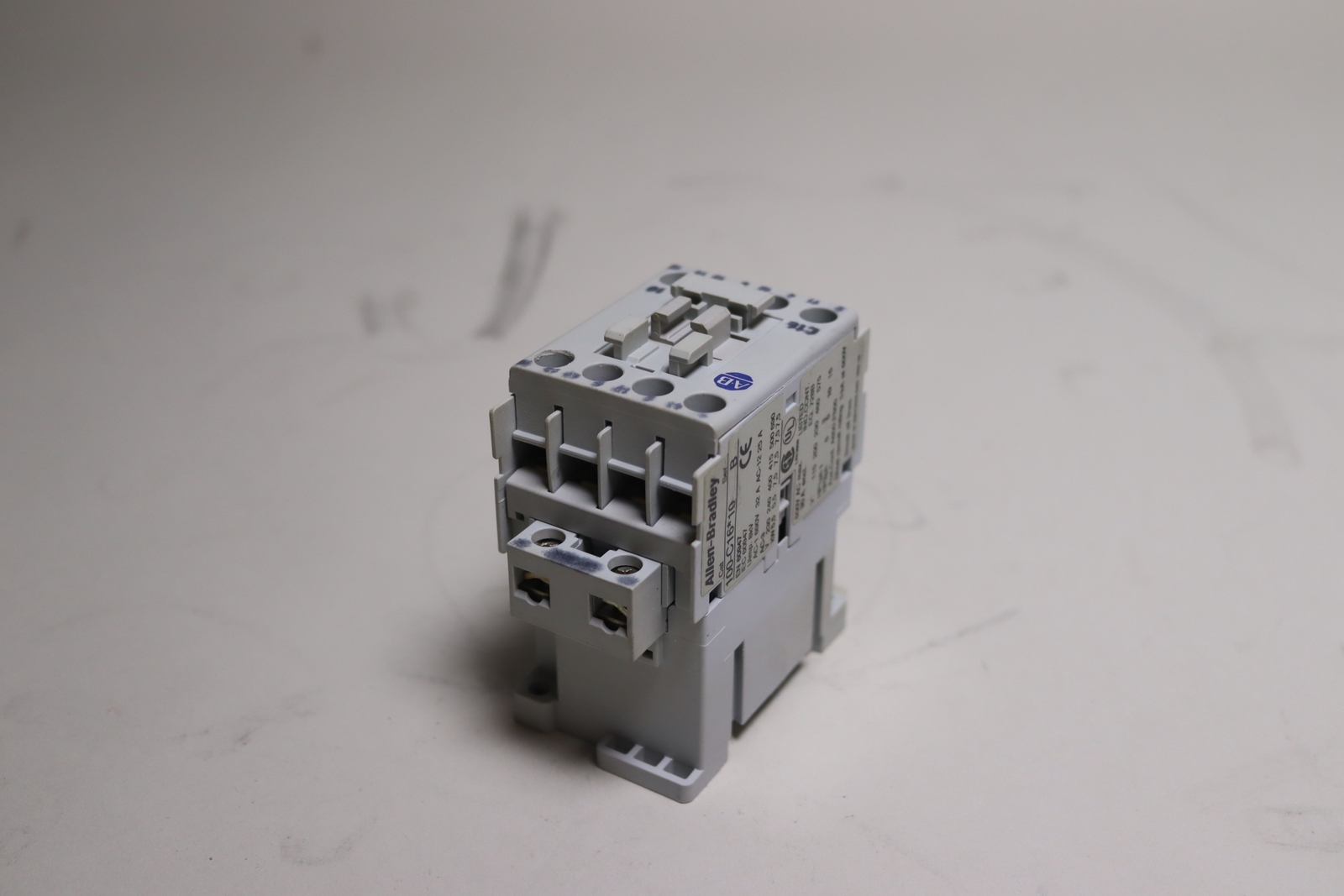Allen Bradley IEC Contactor C16, 120V 100-C16*10 series B