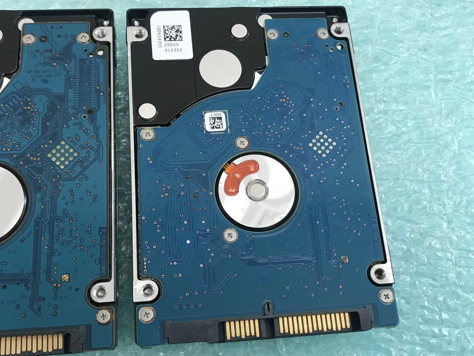(Lot of 2) Seagate Momentus XT ST750LX003 750GB 7.2K 2.5″ Hybrid Drive – HD755A