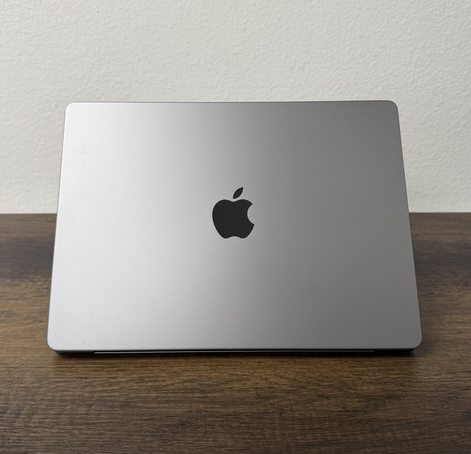 Apple MacBook Pro 2021 14in M1 Pro 8 CPU 16 GPU 16GB RAM 512GB SSD