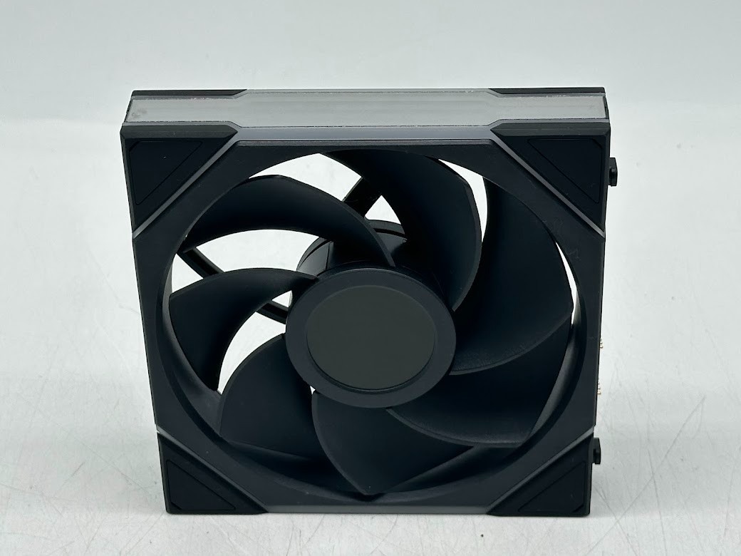Lian Li Uni Fan TL Wireless LCD Fluid Dynamic Bearing 140mm Case Fan – Black
