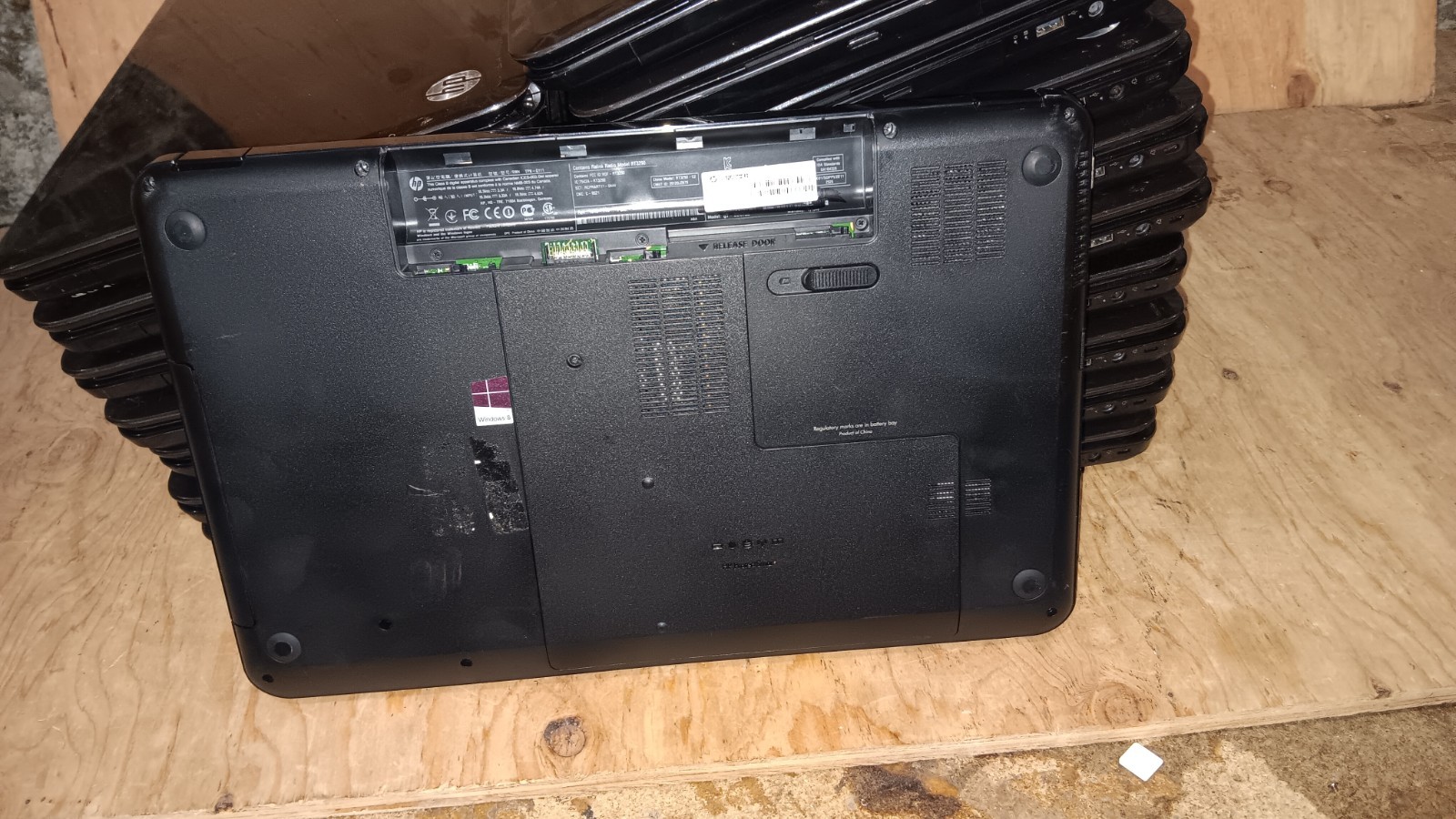 17.3″ HP Pavilion g7 Laptop Core i3-3110M @ 2.40 GHz 17.3″ LCD Screen AC Adapter