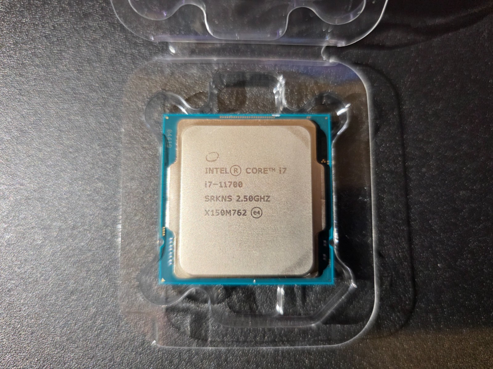 Intel Core i7-11700 Processor (2.5/4.9GHz, 8 Cores, 16 Threads, FCLGA1200,SRKNS)