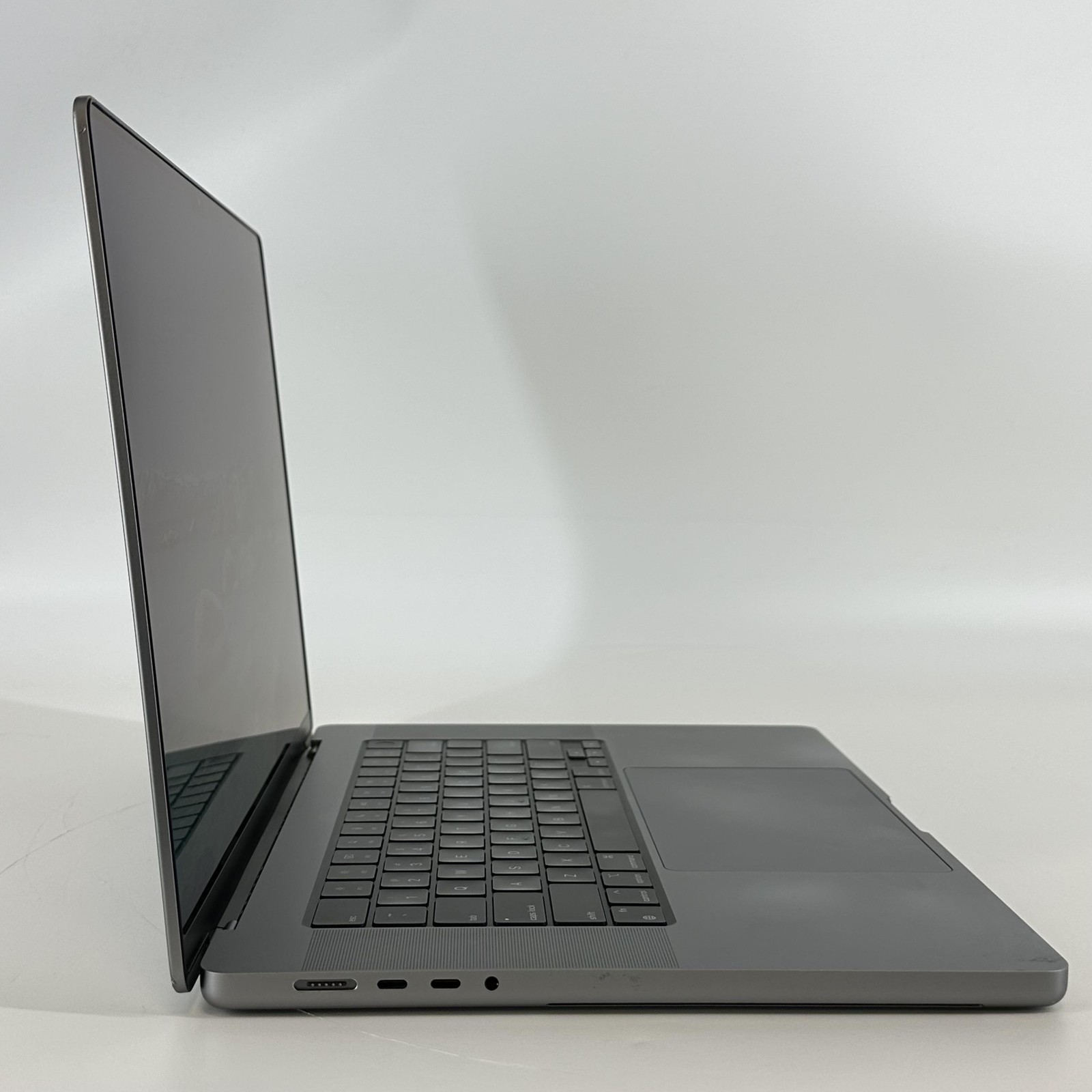 MacBook Pro 16″ Gray 2021 3.2 GHz M1 Pro 10-Core CPU 16-Core GPU 16GB 512GB