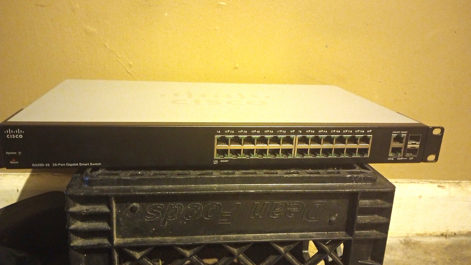 Cisco SG200-26 26-Port Gigabit Smart Switch Partially Managed Rack 1U SFP