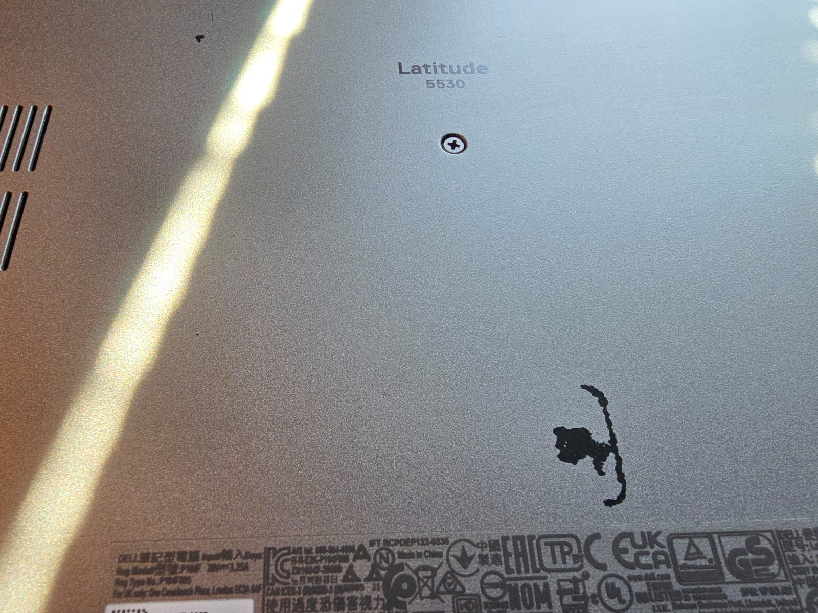 dell latitude 5530 i7-1255U / 64gb ram / windows 11 pro / Power adapter included