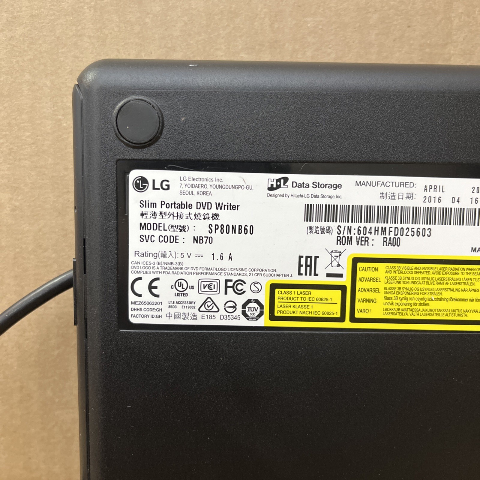 LG Ultra Slim Portable External DVD Burner Writer Drive PC Mac (SP80NB60 )