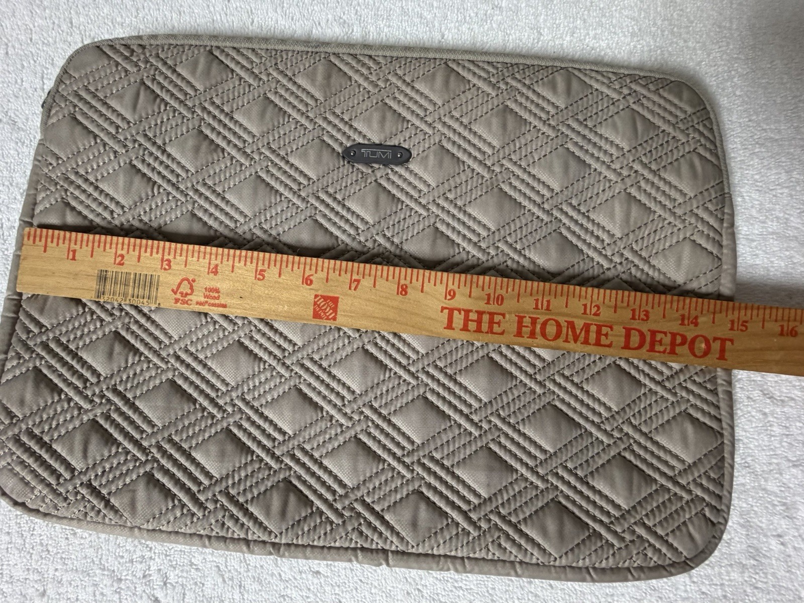 Tumi Beige Quilted Padded Nylon Zip Tablet Sleeve/Pouch 14 x 9.5 in
