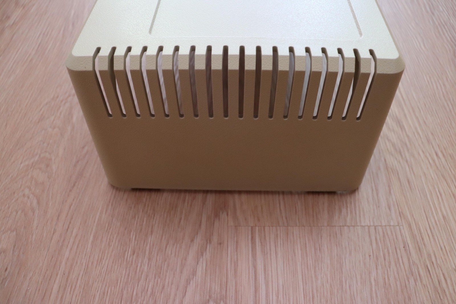 VINTAGE APPLE II II+ IIE MONITOR STAND BEIGE, APPLE 815-0540 REV. A