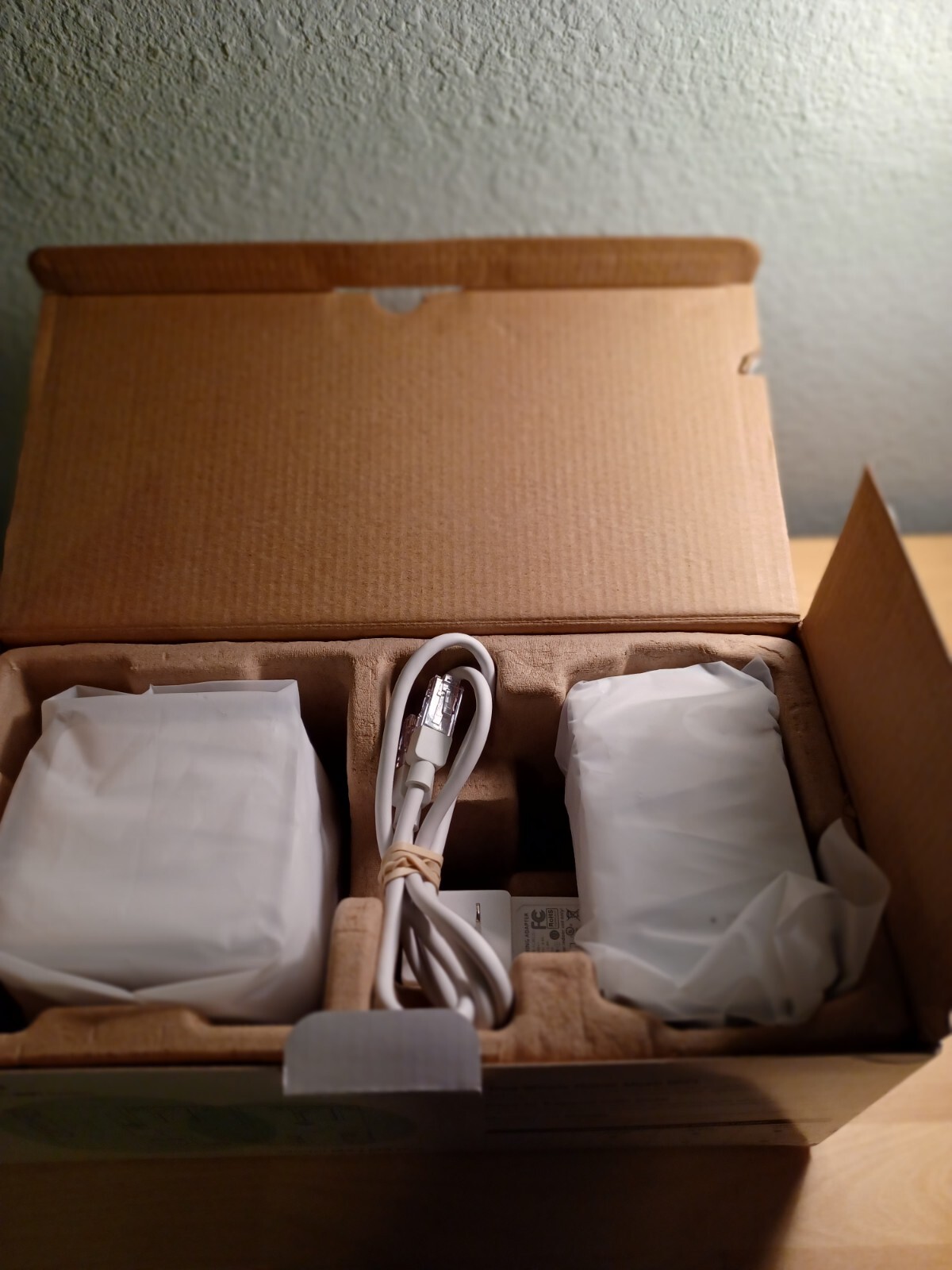 MeshForce Whole Home Mesh WiFi System M3 Suite (1 WiFi Point + 1 WiFi Dot)
