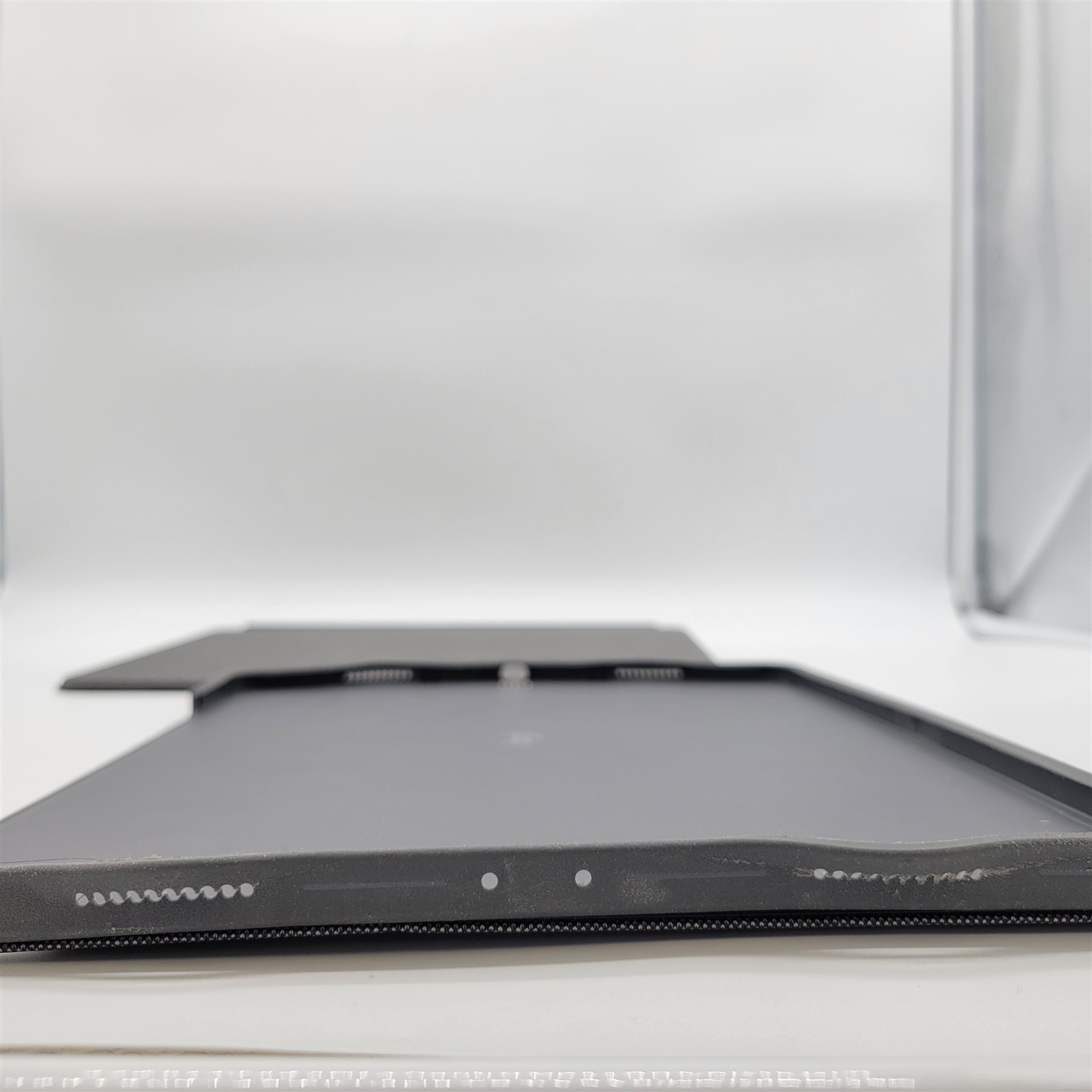 Logitech Combo Touch Keyboard Case for 12.9″ Apple iPad Pro 5th Gen. Oxford Gray
