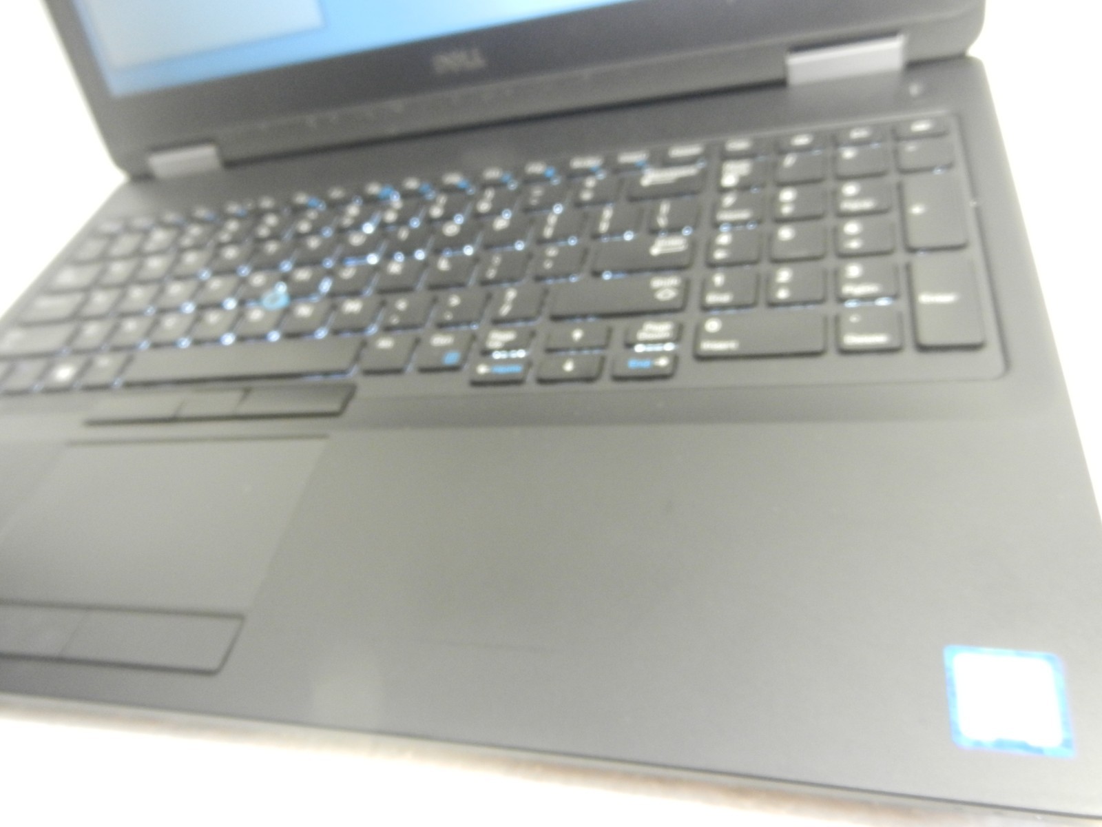 Dell Latitude E5570 Laptop CORE i5-6200U @ 2.40Ghz / NO Ram / NO SSD * READ ME *
