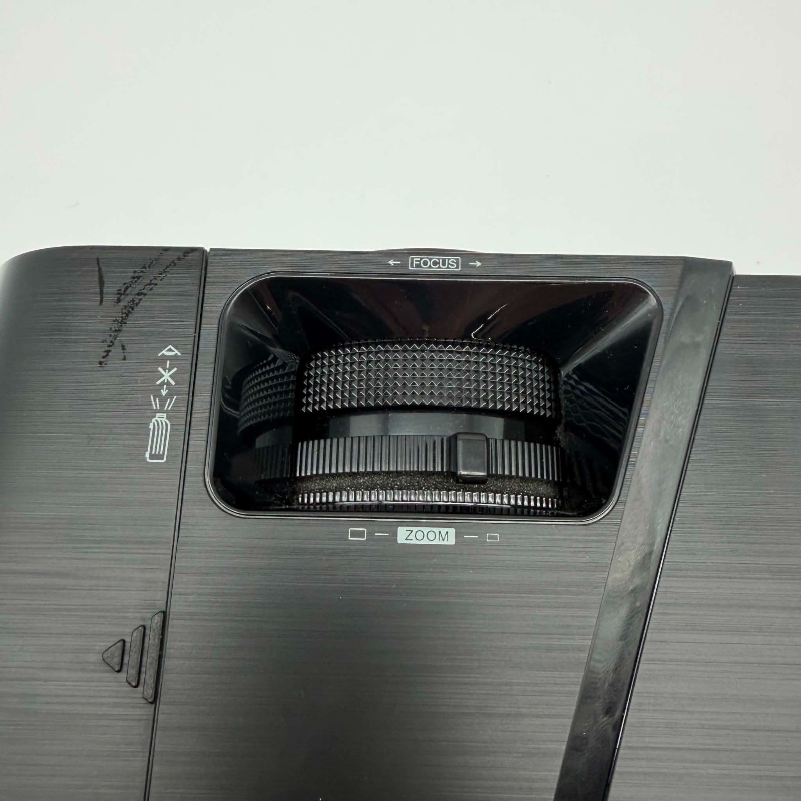 ViewSonic PJD7720HD Lumens HDMI Projector – 135 Lamp Hours (Small Dust Blob)