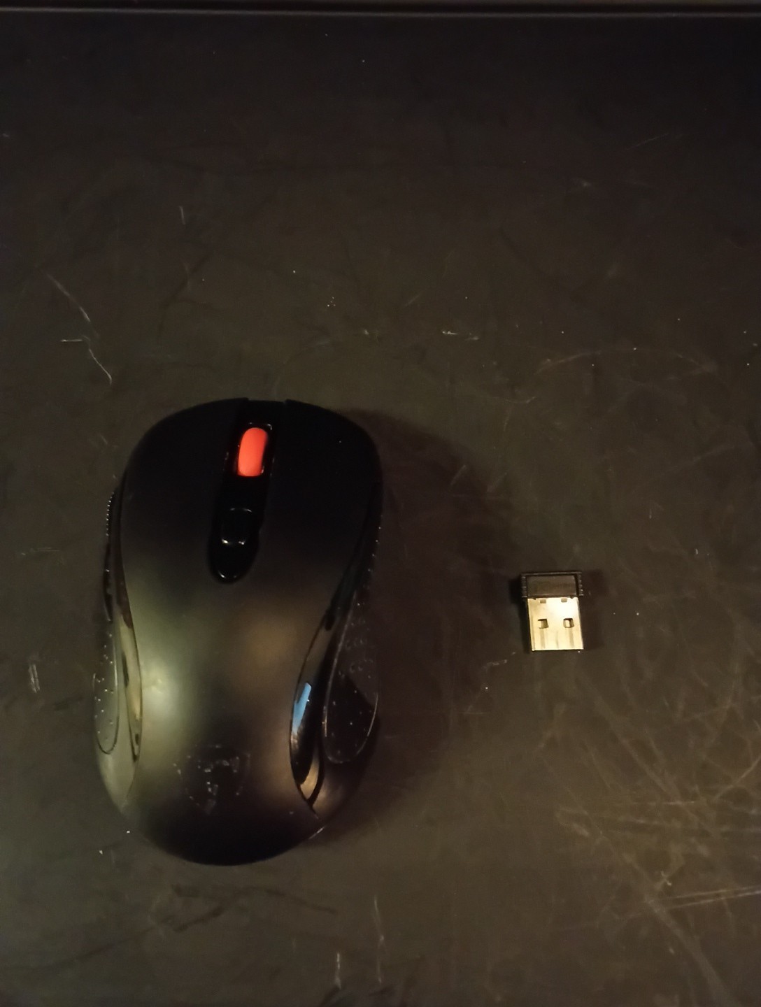 Wireless Mouse Model D-16 / Black take AA Battery-not Included