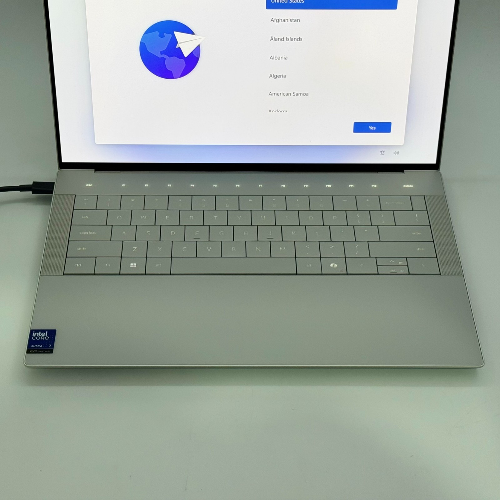 Dell Premium 14.5″ 3.2K OLED Touch Laptop Intel Ultra 7 255H 32GB 1TB SSD
