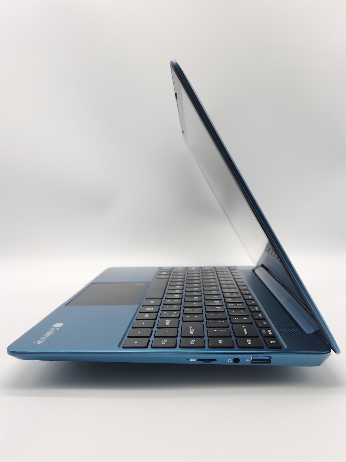 Gateway 14.1 Ultra Slim Notebook, AMD Ryzen 3 3200U 4/128GB win 11 home